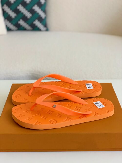 「#76」Louis Vuitton flip flops