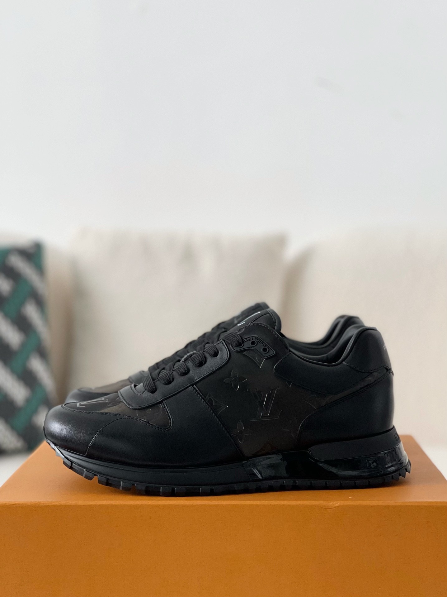 「#570」LOUIS VUITTON Run Away