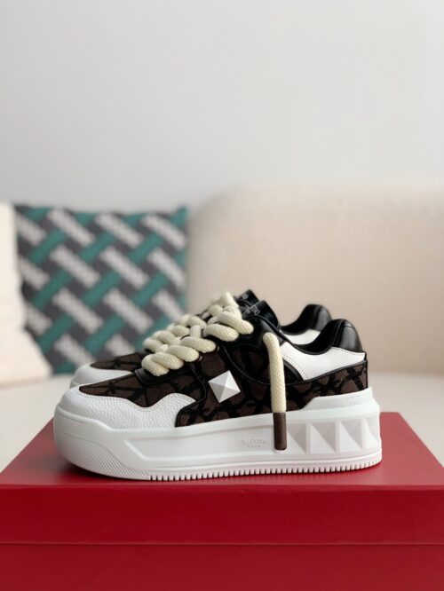 「#1003」Valentino One Stud Sneakers