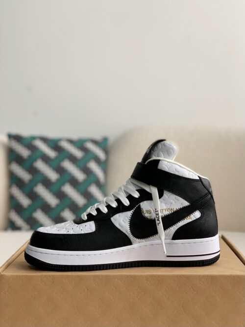 「#1114」LOUIS VUITTON SNEAKERS