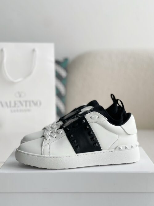 「#1813」Valentino One Stud Sneakers