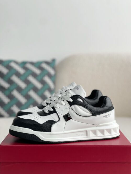 「#1853」Valentino One Stud Sneakers