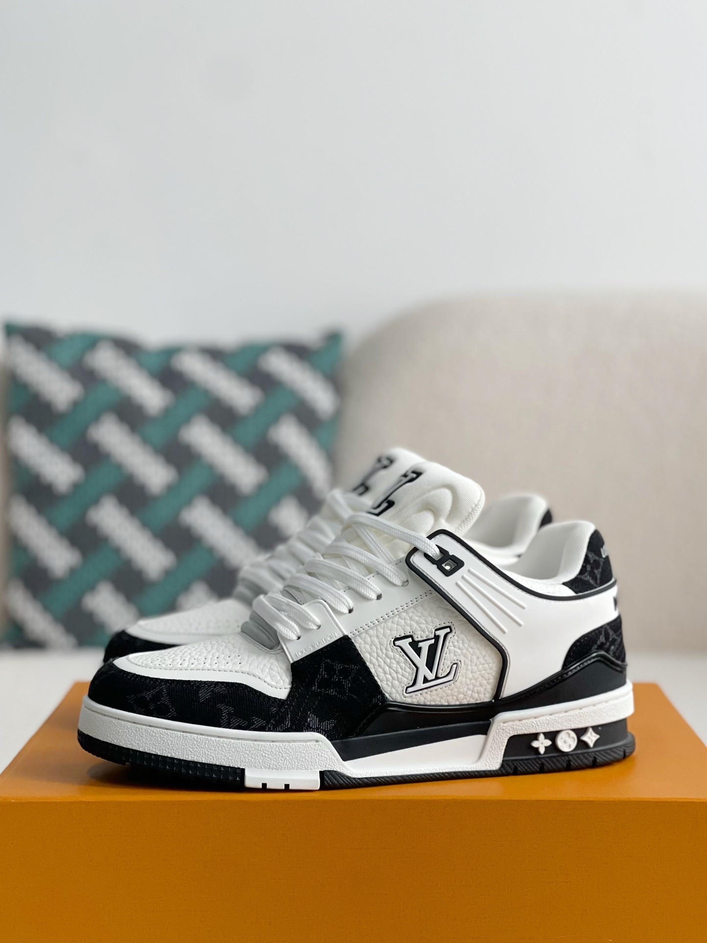 「#1900」LOUIS VUITTON SNEAKERS
