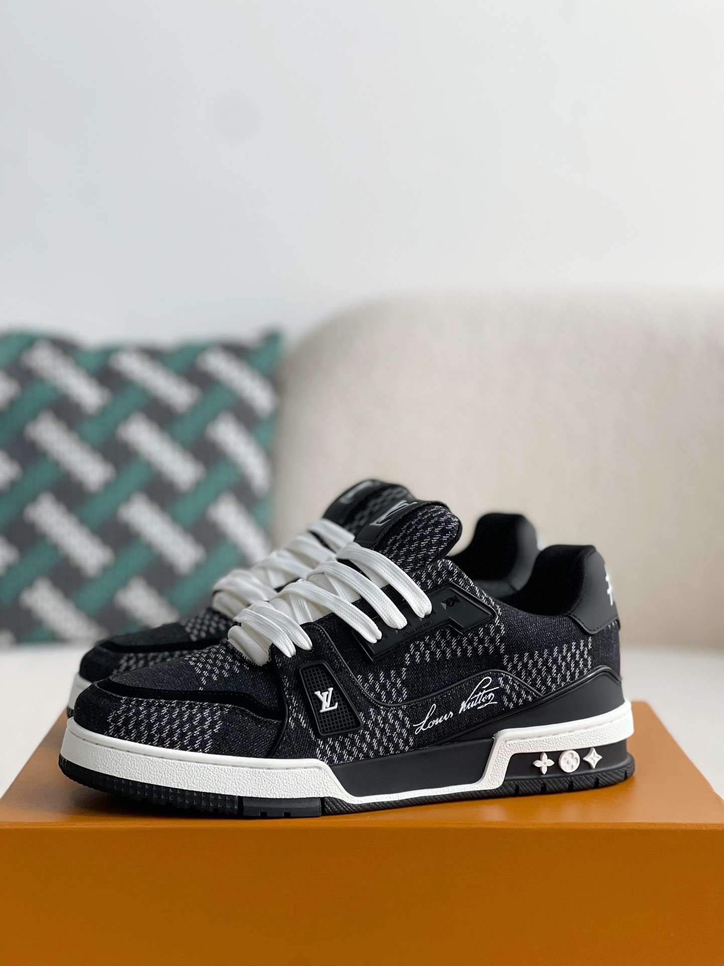 「#1930」LOUIS VUITTON SNEAKERS