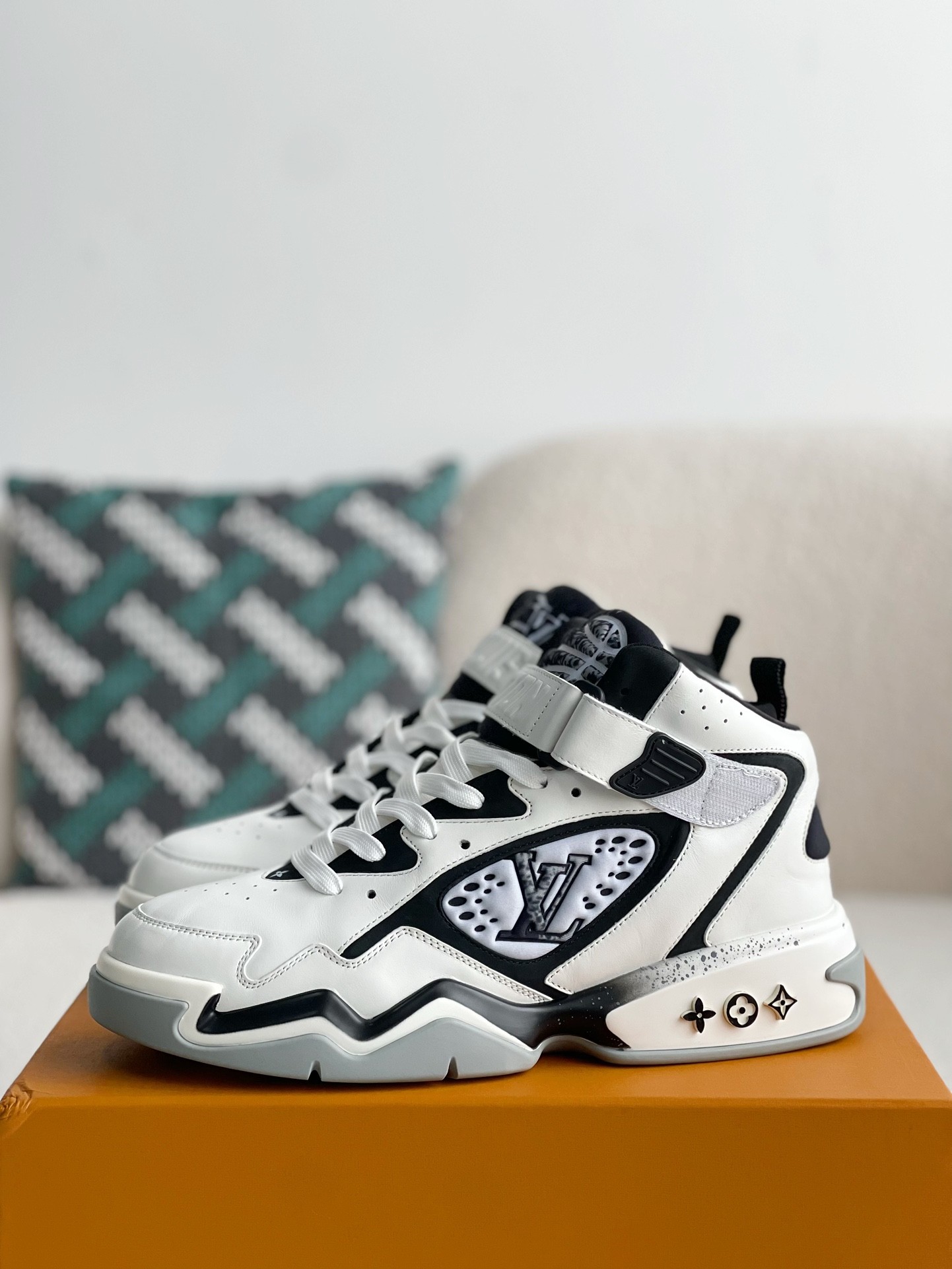 「#1966」LOUIS VUITTON Trainer Adjustable Mode Paste Sports Casual Shoes