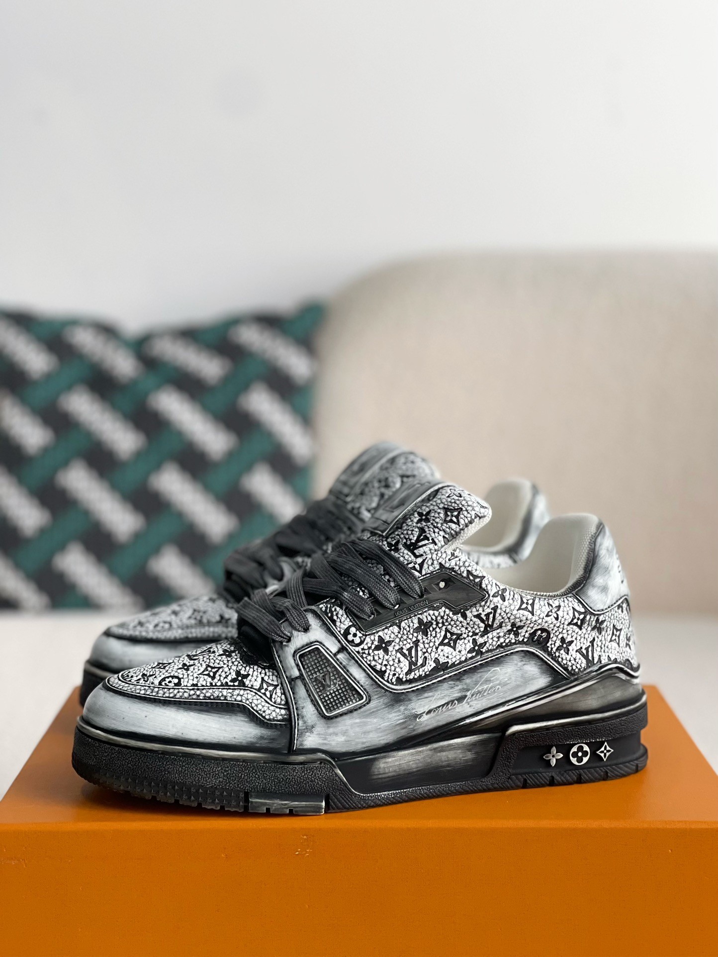 「#2022」LOUIS VUITTON SNEAKERS