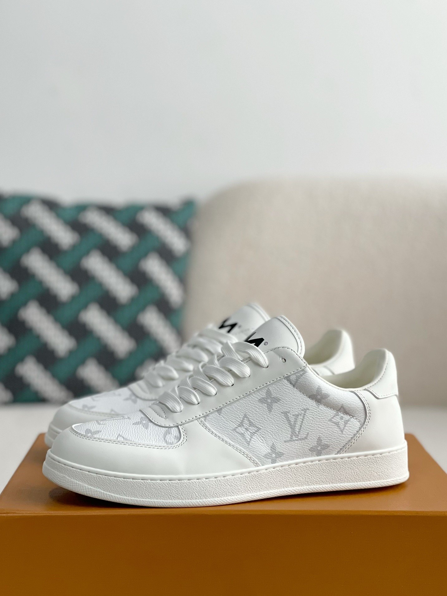 「#2069」LOUIS VUITTON RIVOLI SNEAKERS