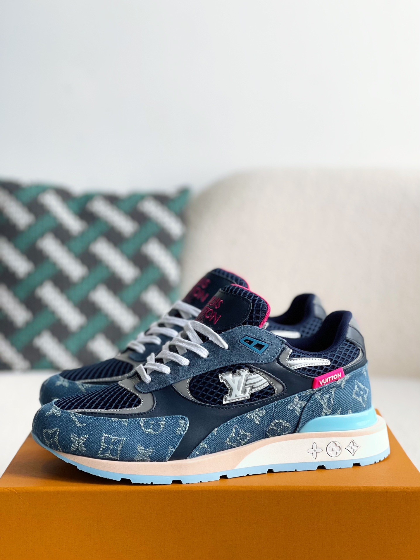 「#2111」LOUIS VUITTON Low-top running shoes