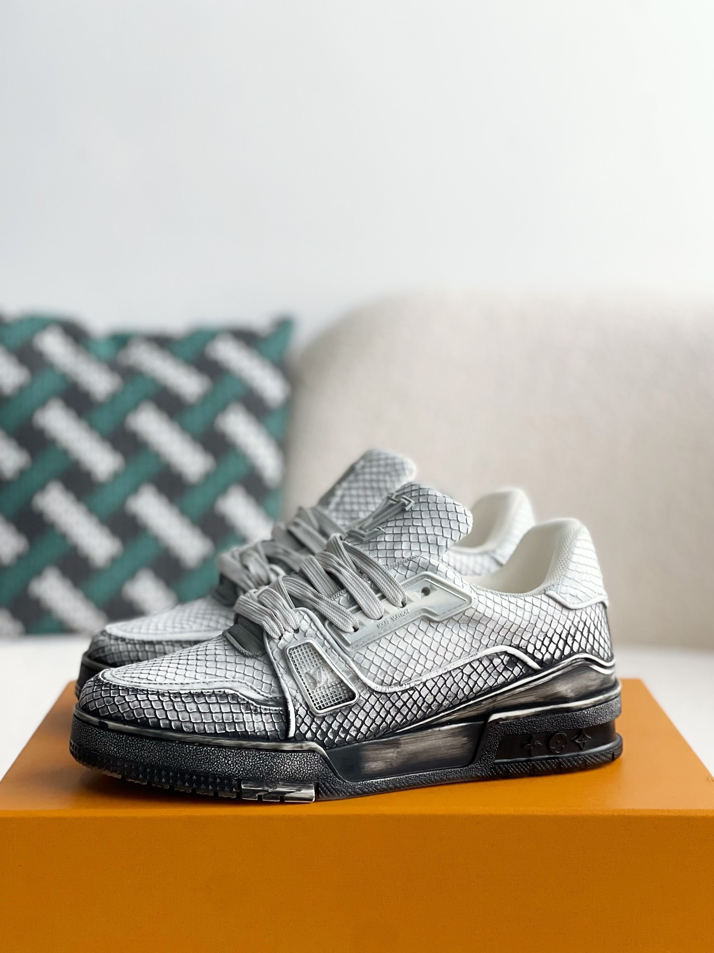 「#2173」LOUIS VUITTON SNEAKERS