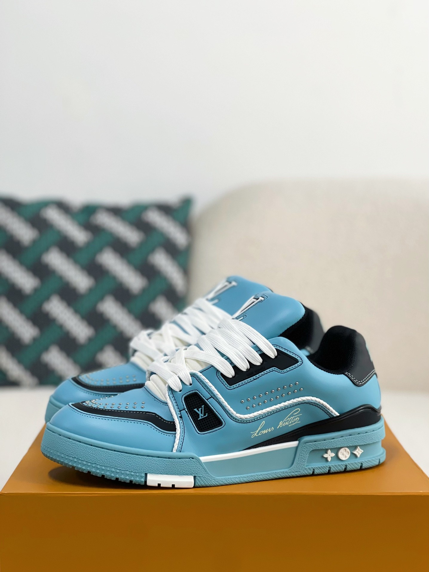 「#2200」LOUIS VUITTON SNEAKERS