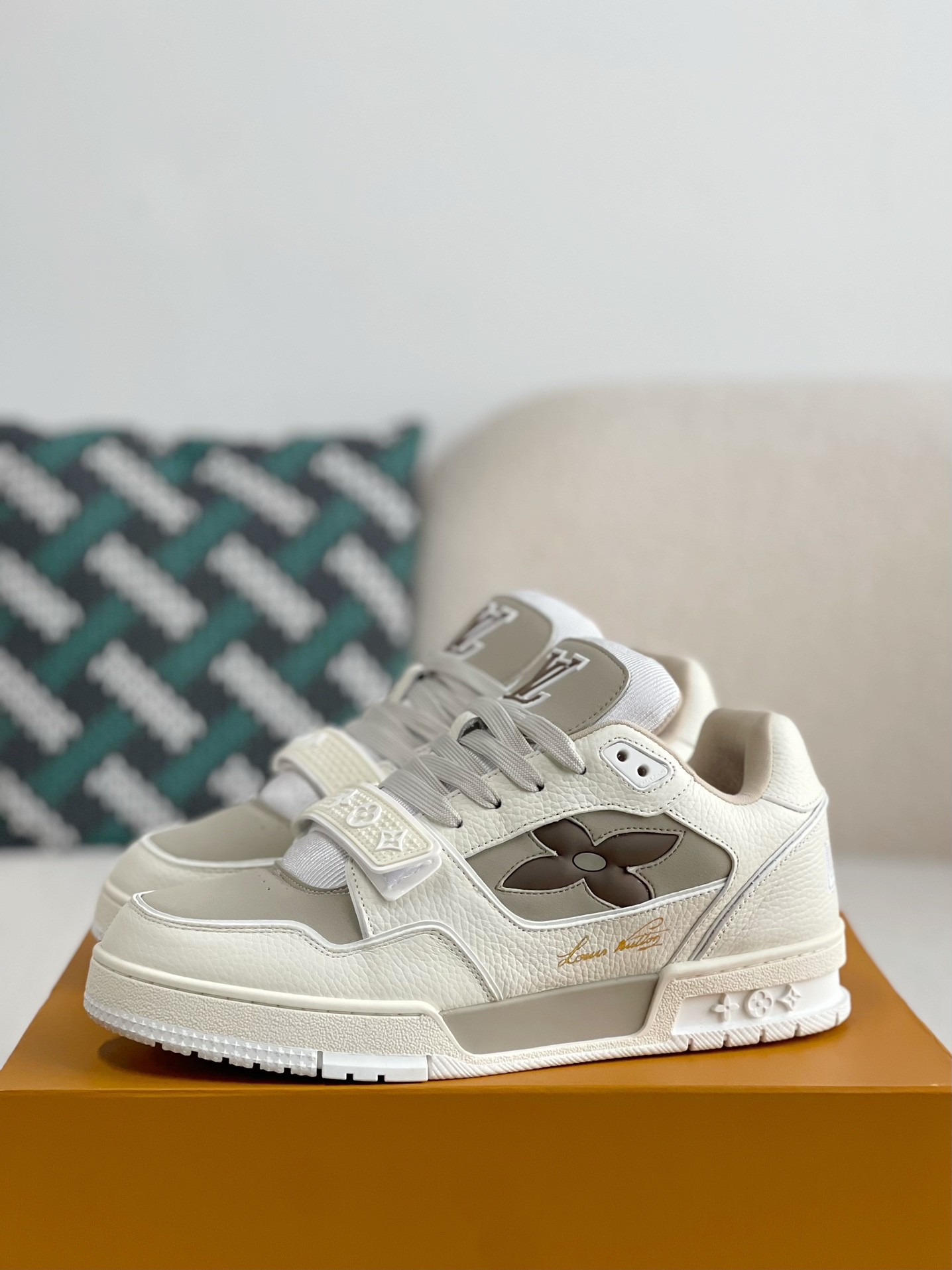 「#2201」LOUIS VUITTON SNEAKERS