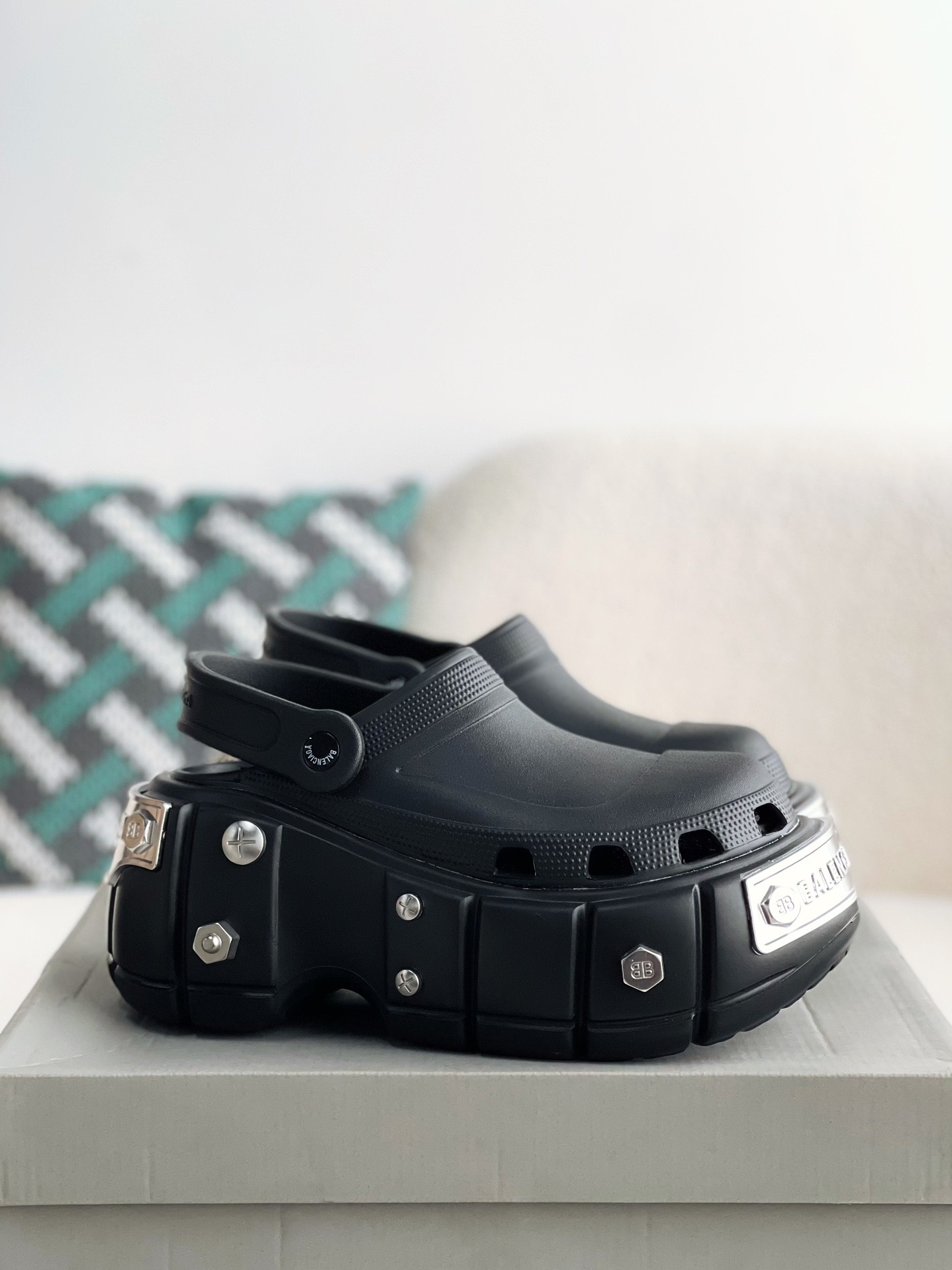 「#2212」 Balenciaga Crocs - 图片 2