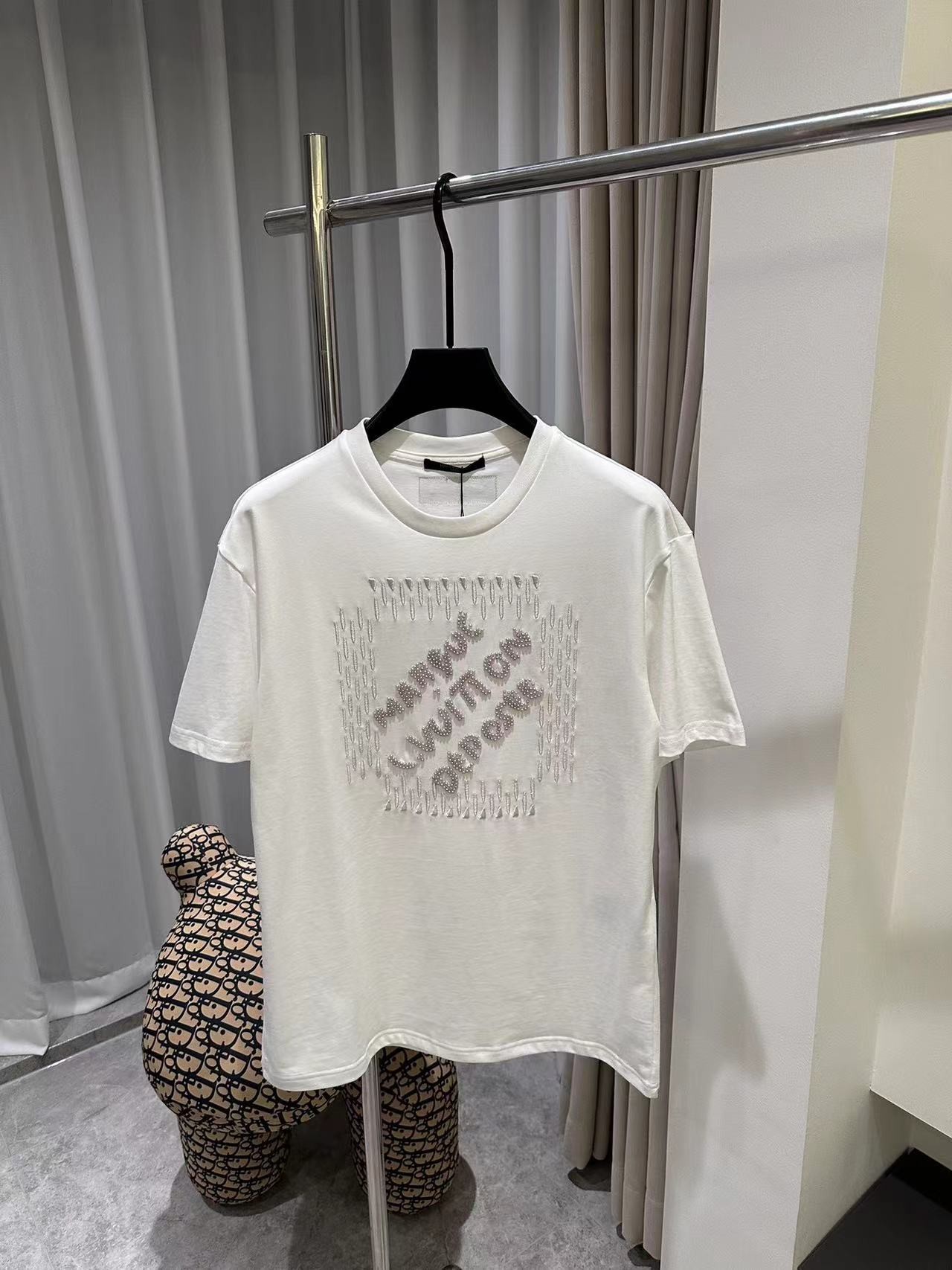 「#2394」Louis Vuitton 24ss pearl lettering embroidered round neck T-shirt