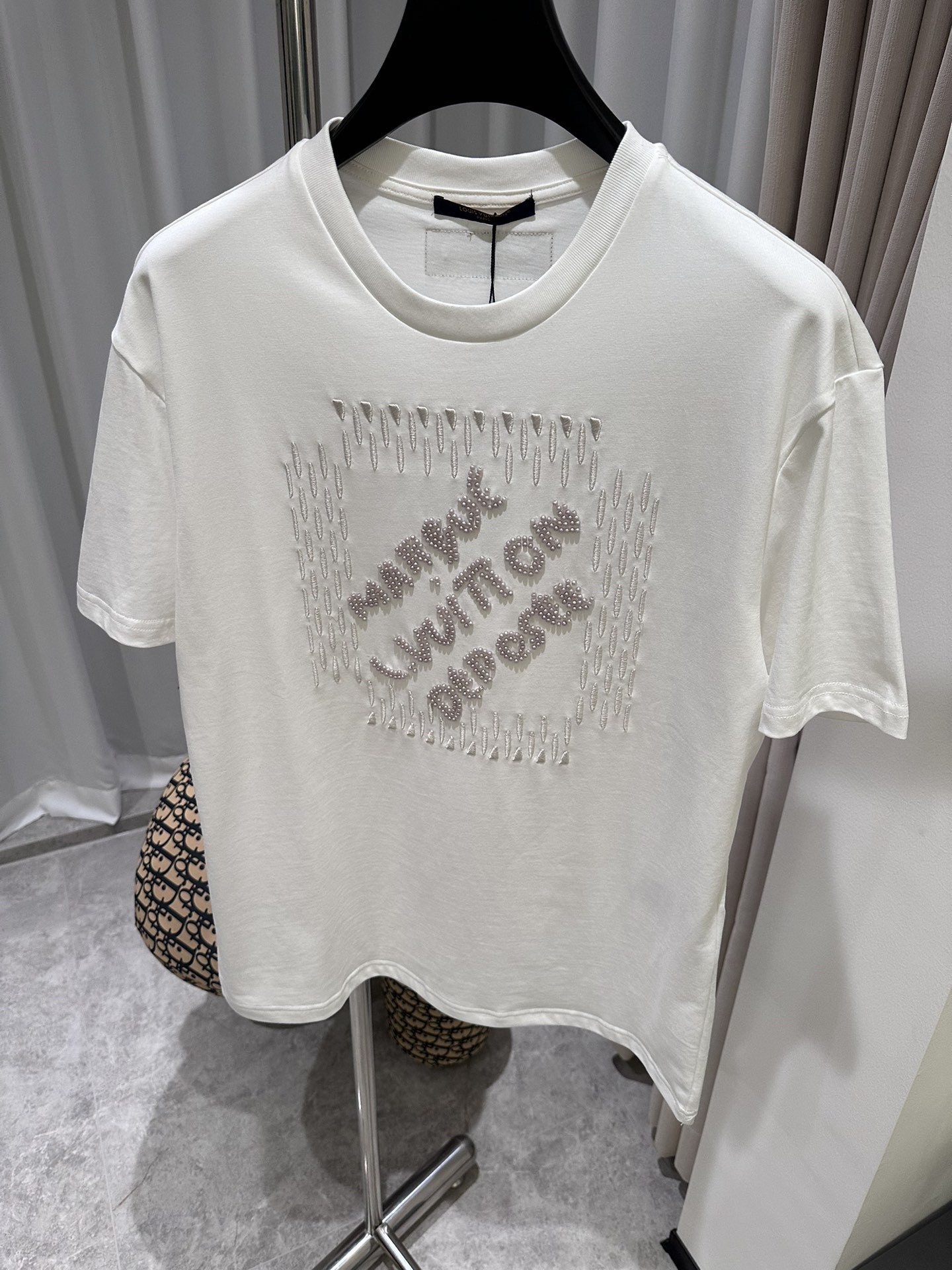 「#2394」Louis Vuitton 24ss pearl lettering embroidered round neck T-shirt - 图片 3