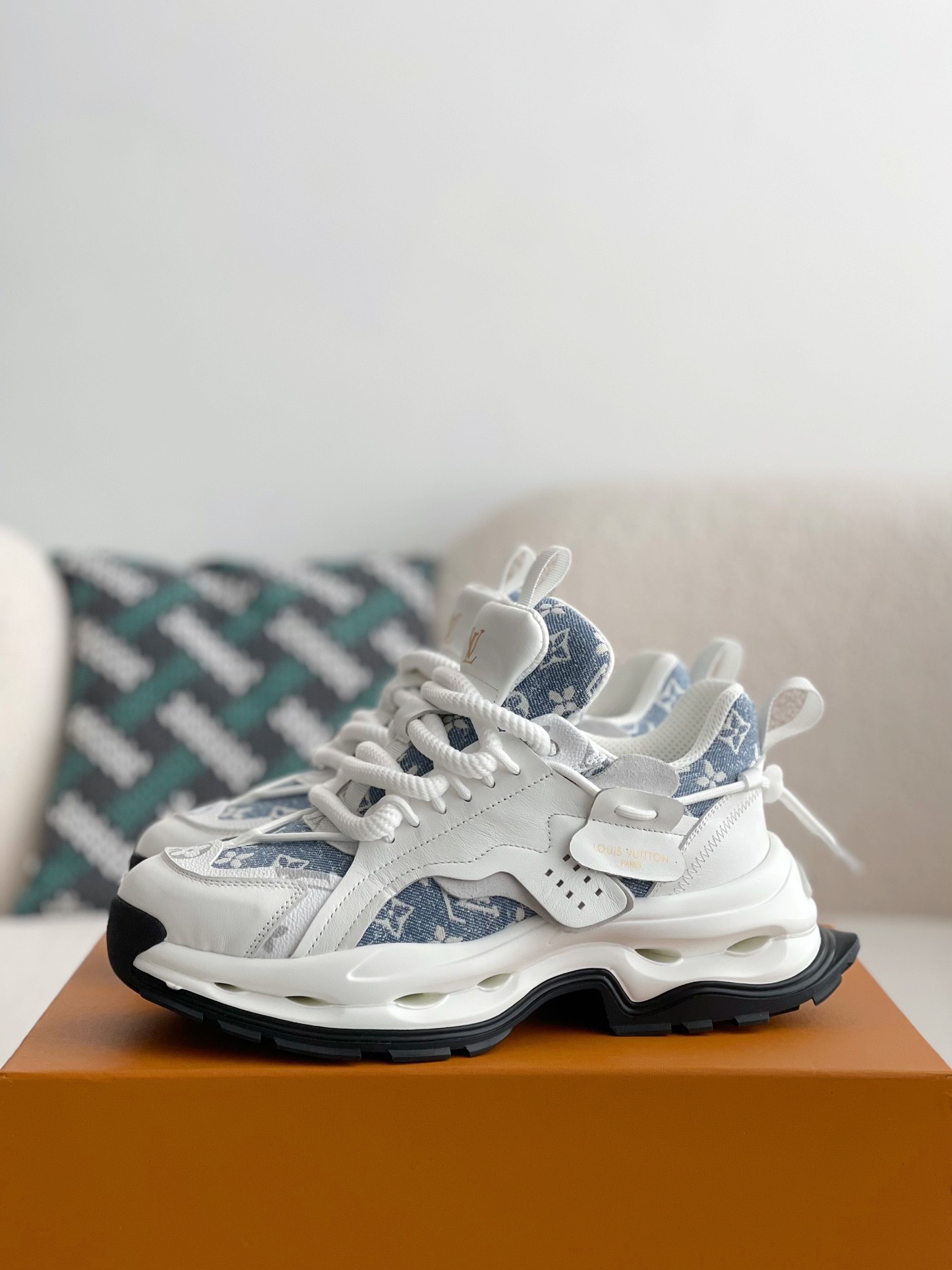 「#2522」LOUIS VUITTON CASUAL SNEAKERS