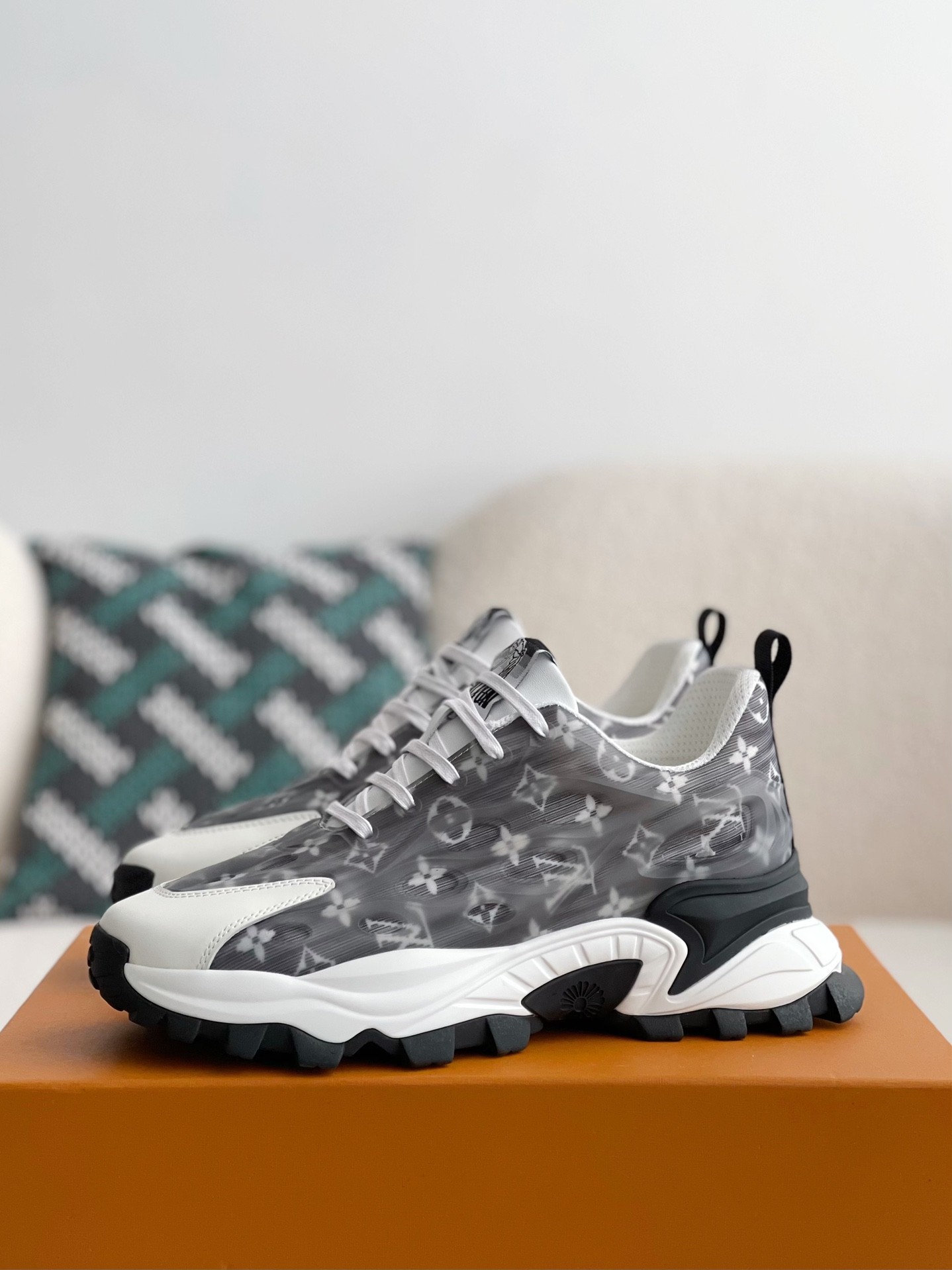 「#2524」LOUIS VUITTON CASUAL SNEAKERS