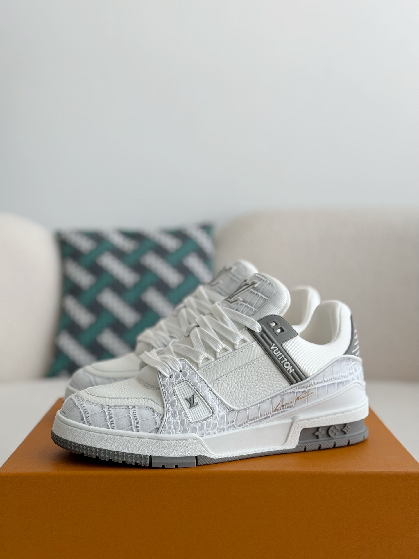 「#2530」LOUIS VUITTON SNEAKERS