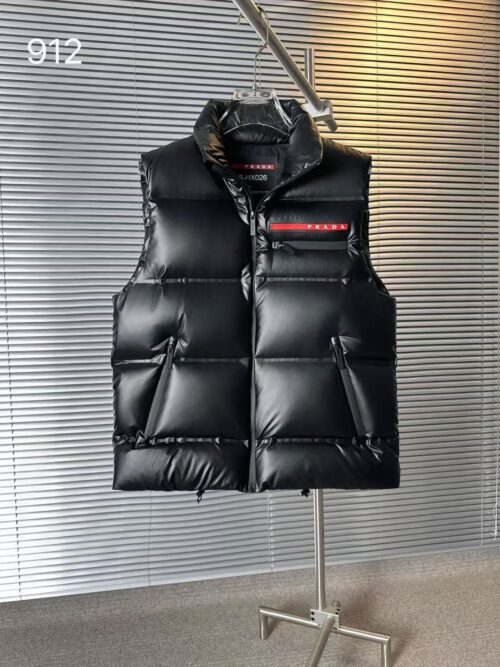 「#2625」Prada classic red label new down vest
