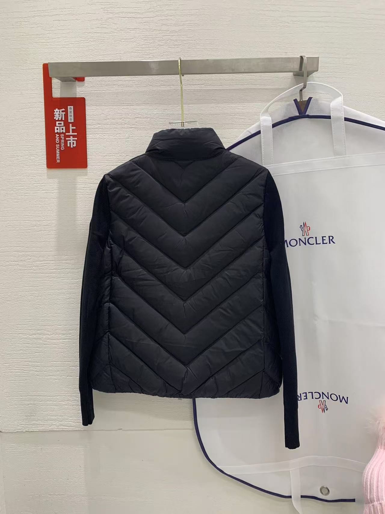 「#2708」Moncler new women's V-pattern stitching knitted sleeves stand collar down jacket - 图片 2