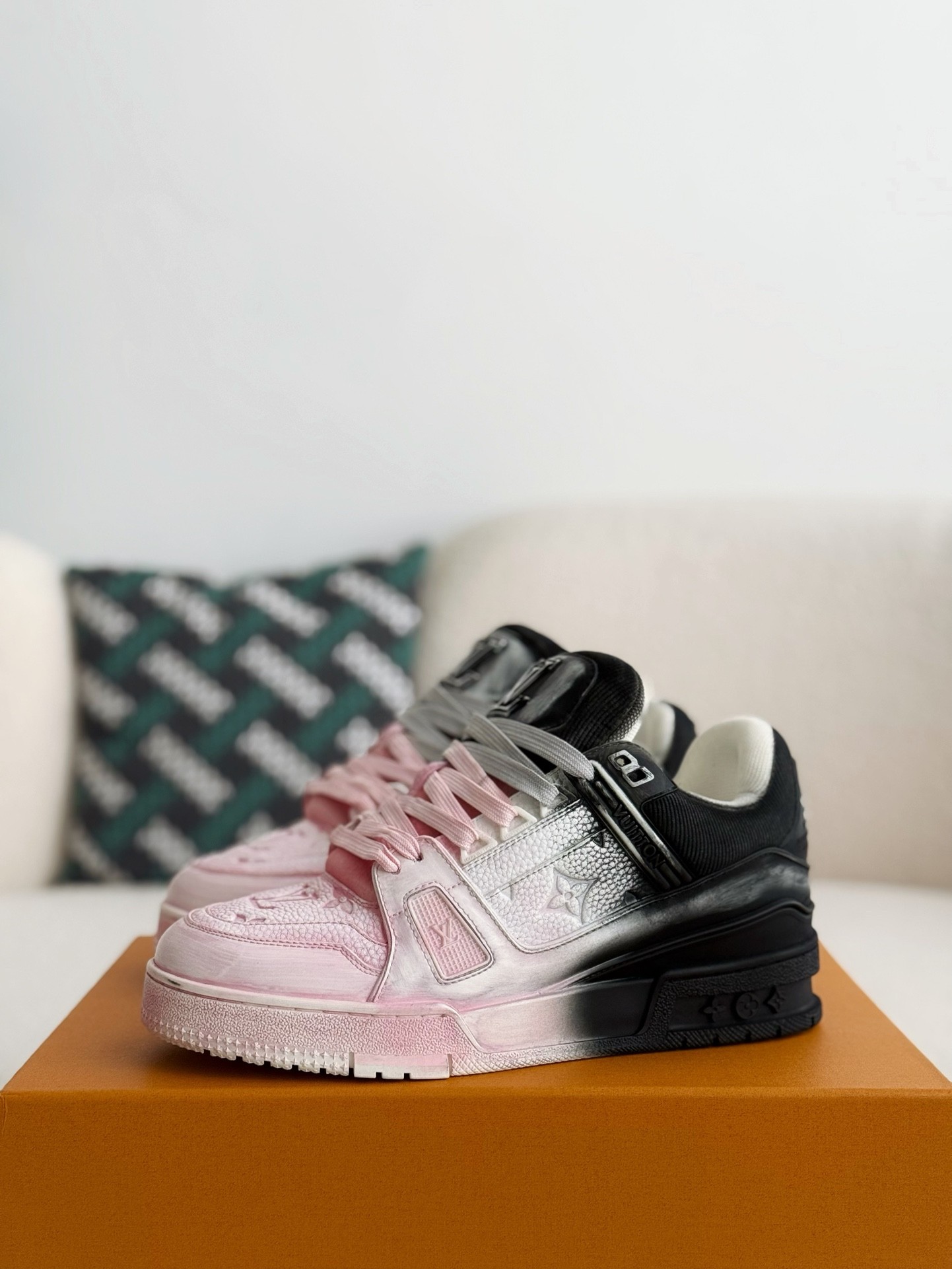 「#2734」 LOUIS VUITTON TRAINER SNEAKERS
