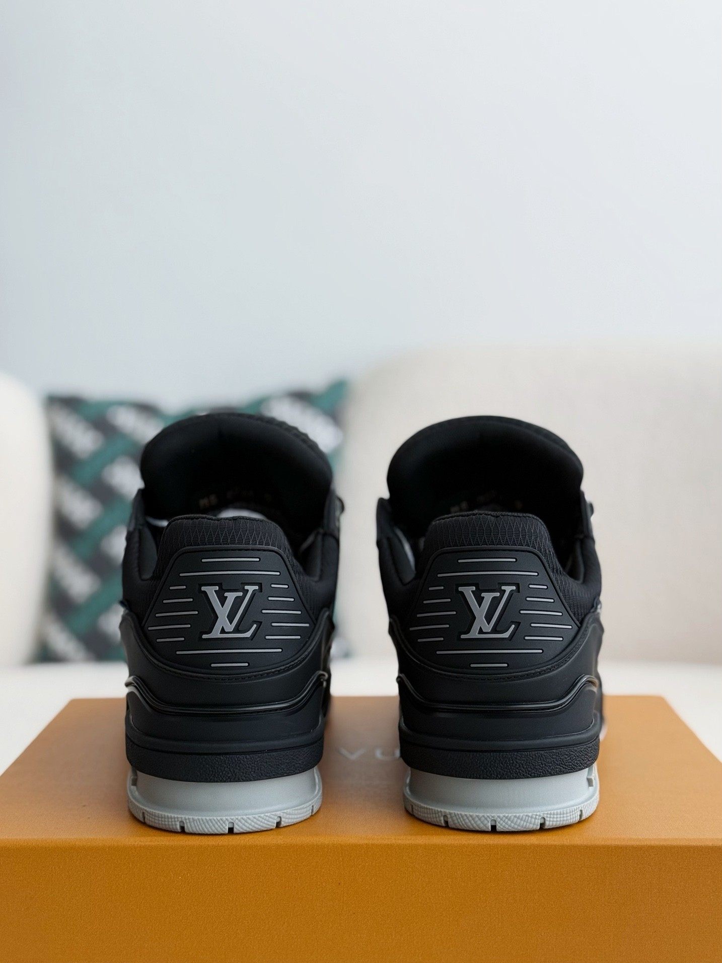 「#2747」 LOUIS VUITTON TRAINER SNEAKERS - 图片 3