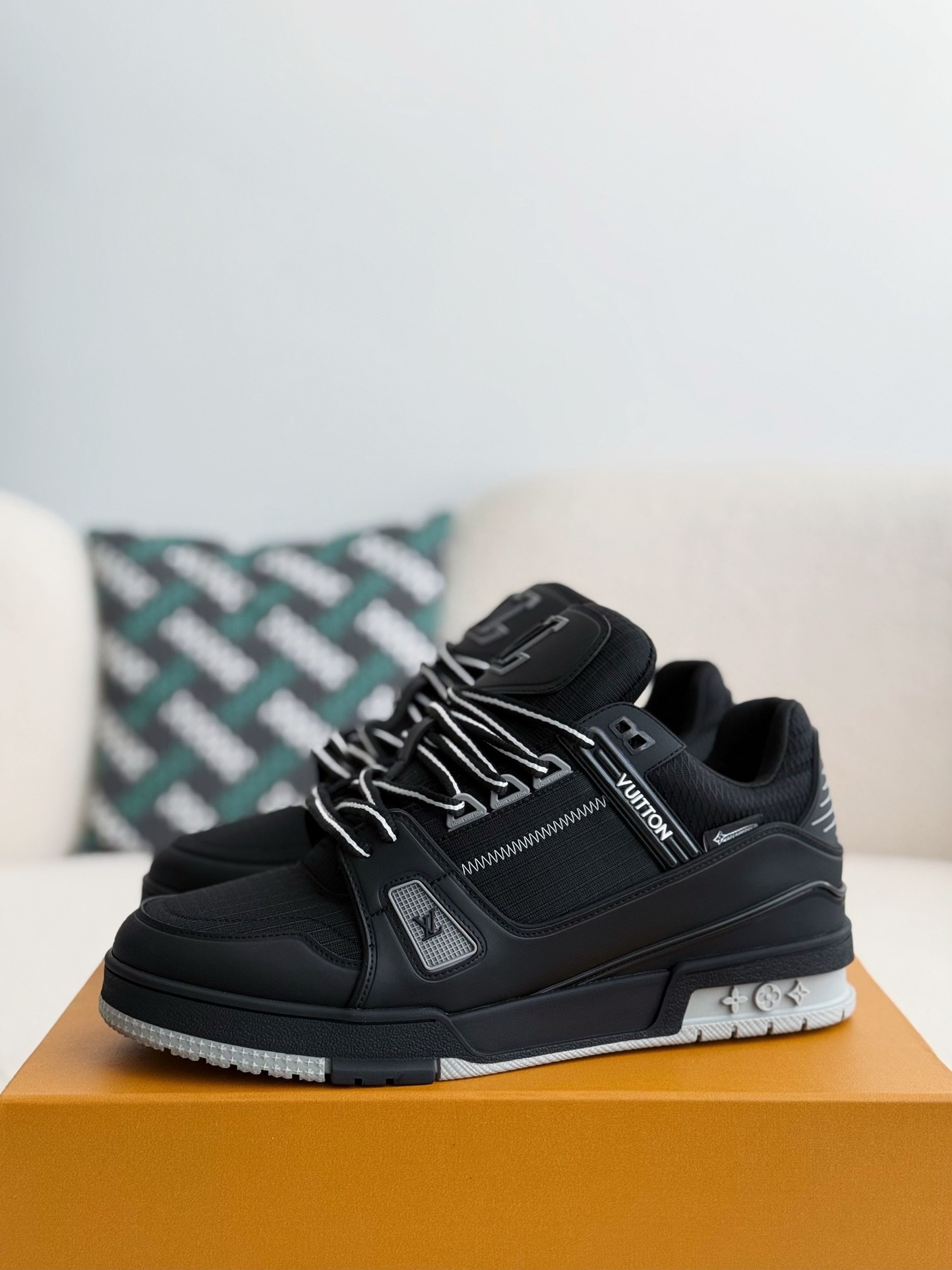 「#2747」 LOUIS VUITTON TRAINER SNEAKERS