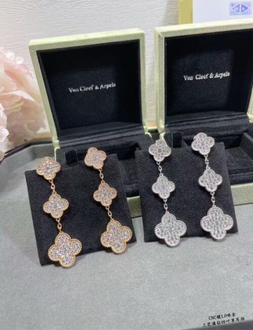 「#3030」Van Cleef & Arpels diamond three-flower four-leaf clover earrings