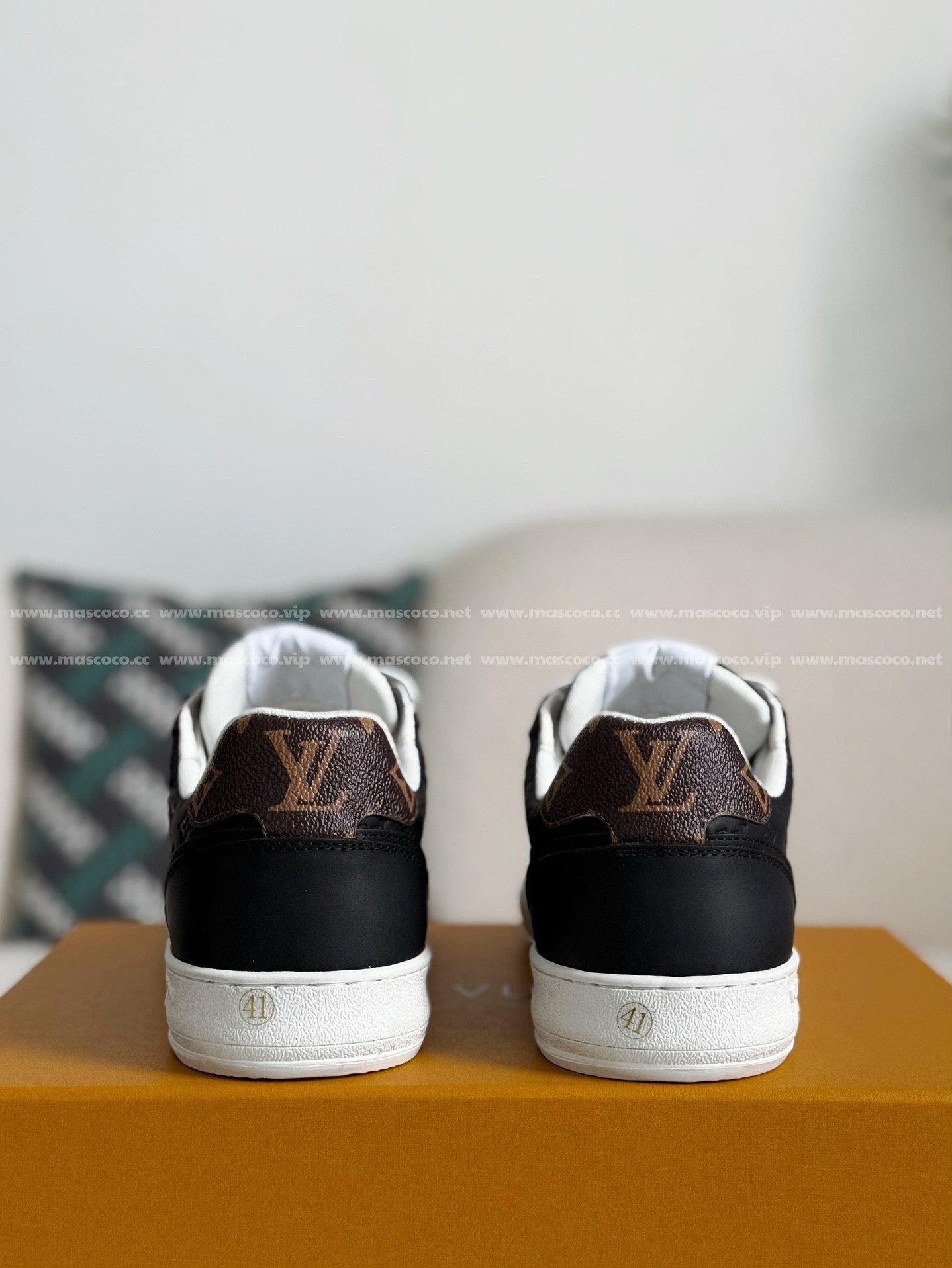 「#3138」Louis Vuitton Leather dark concave printed board shoes - 图片 3