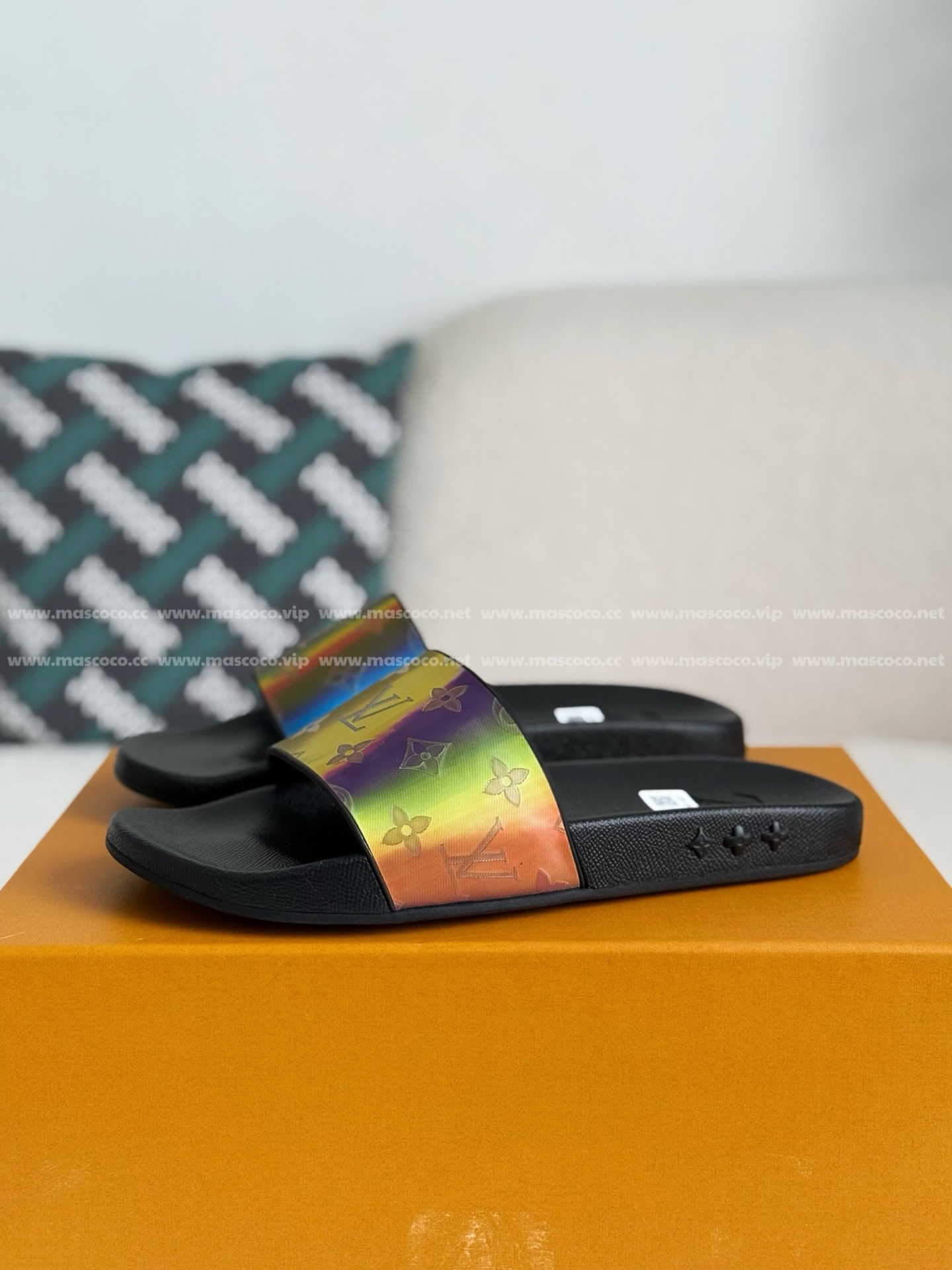 「#3932」LOUIS VUITTON SLIPPERS