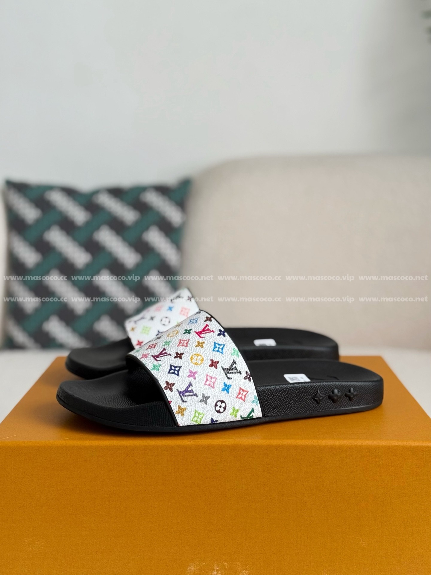 「#3935」LOUIS VUITTON SLIPPERS