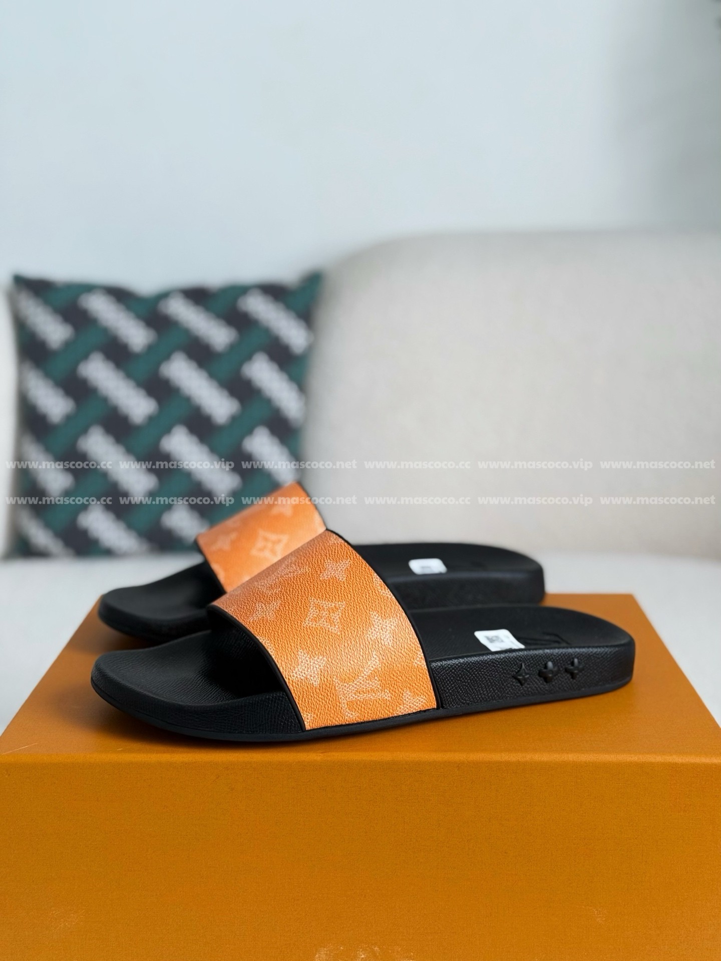 「#3939」LOUIS VUITTON SLIPPERS