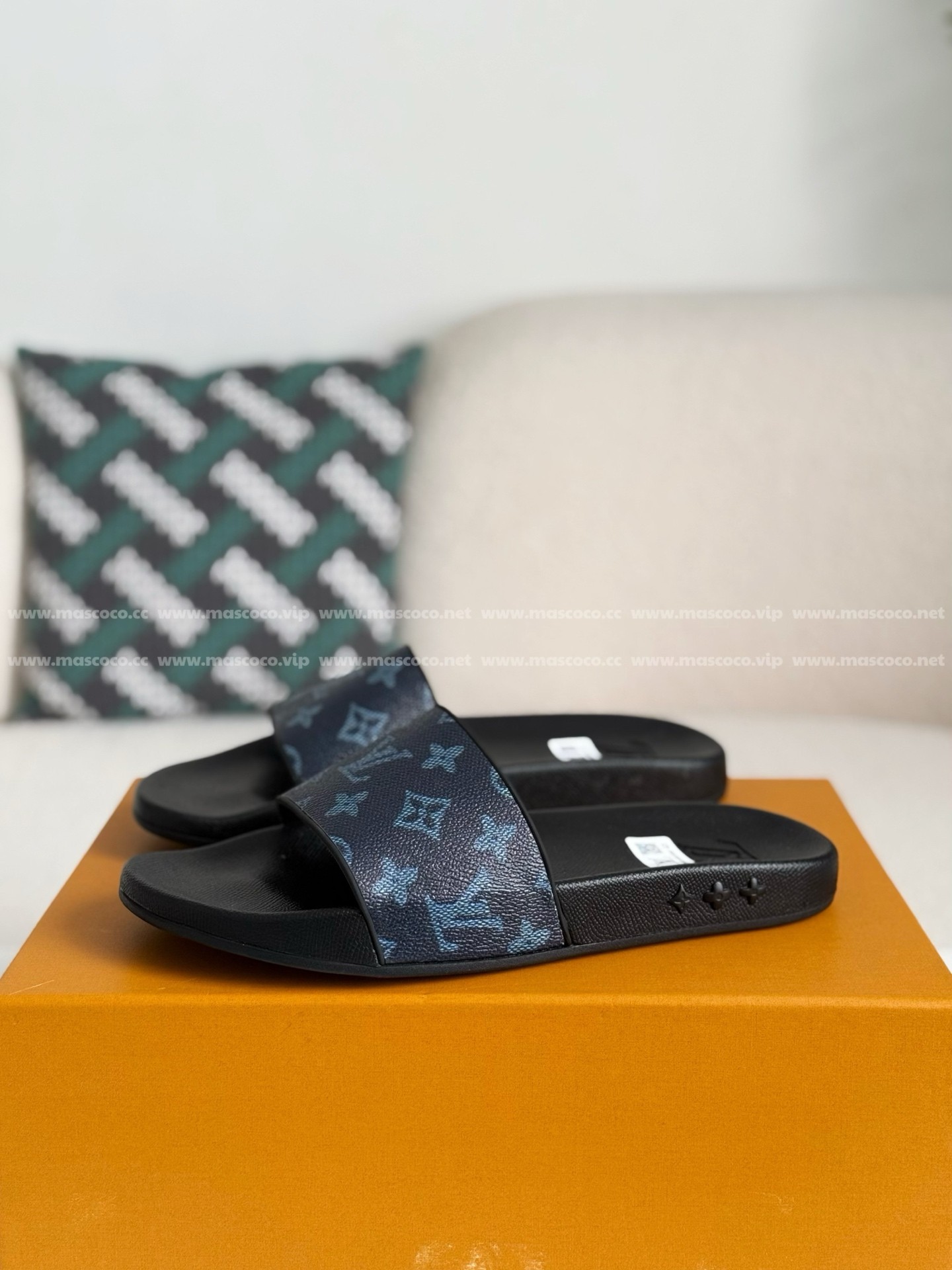 「#3941」LOUIS VUITTON SLIPPERS