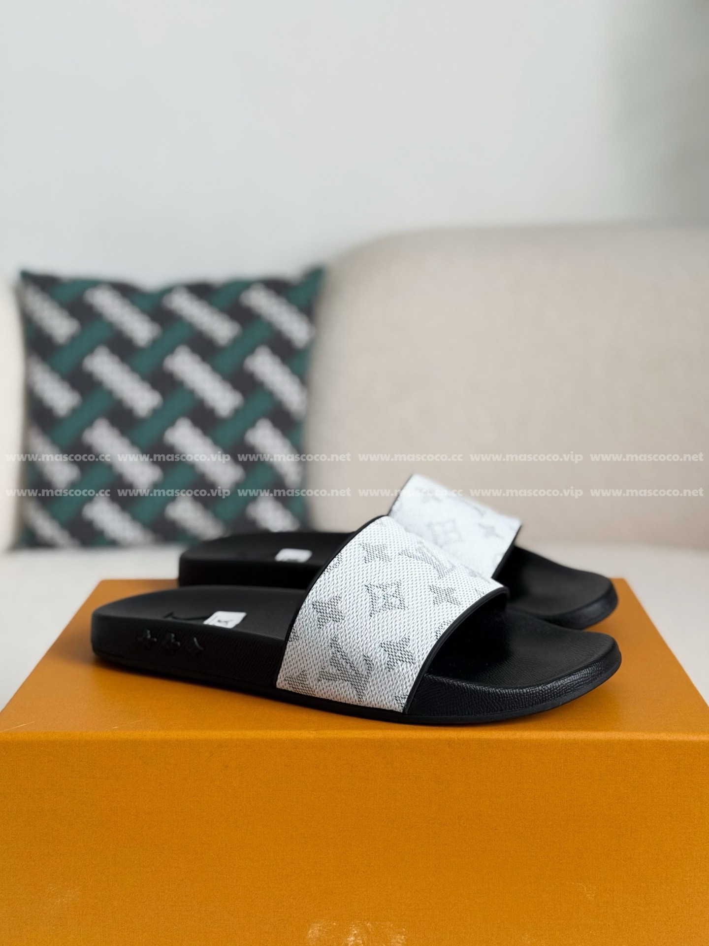 「#3946」LOUIS VUITTON SLIPPERS - 图片 2