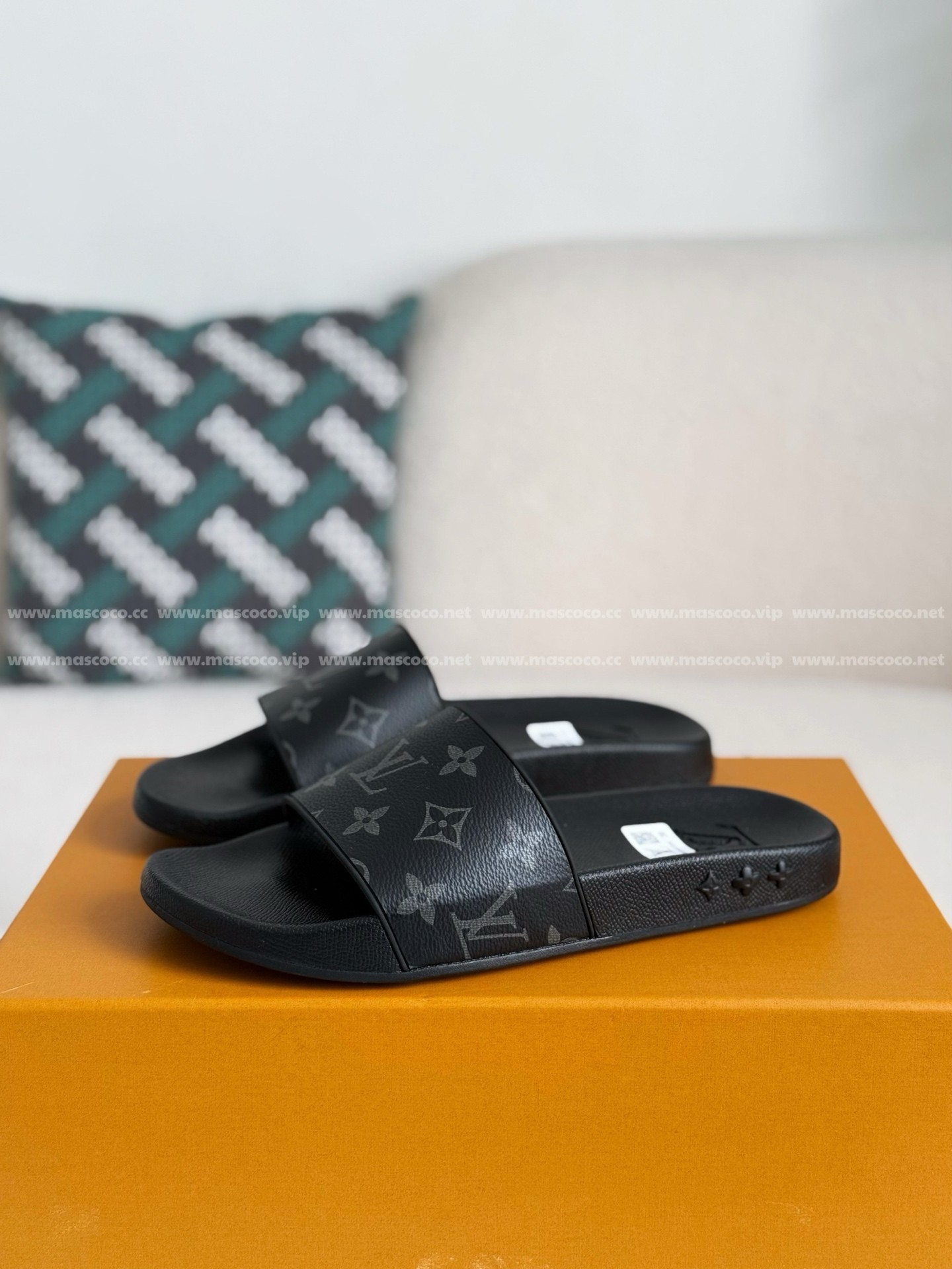 「#3948」LOUIS VUITTON SLIPPERS