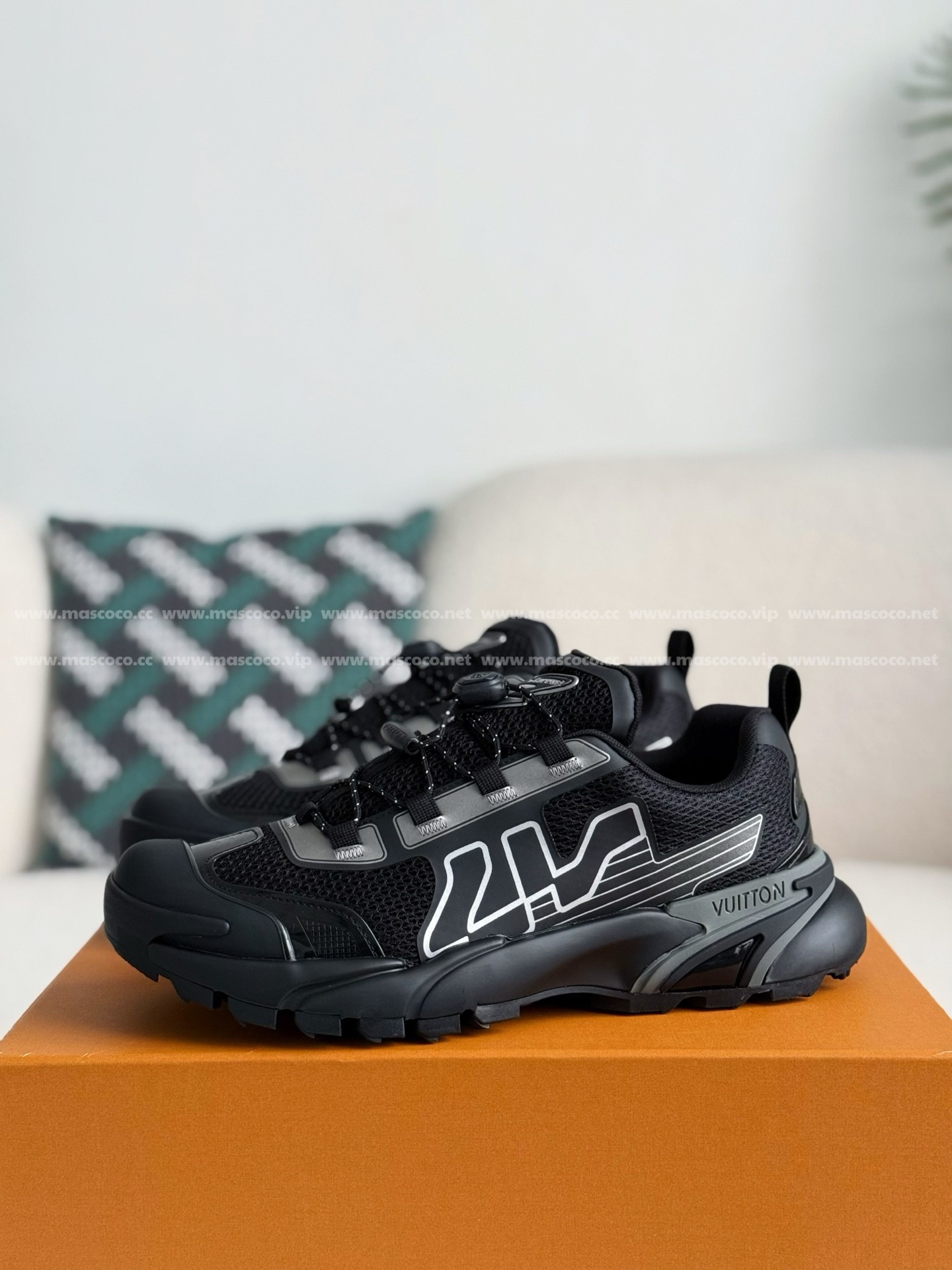 「#4047」LOUIS VUITTON RUNNER TATIC CASUAL SHOES