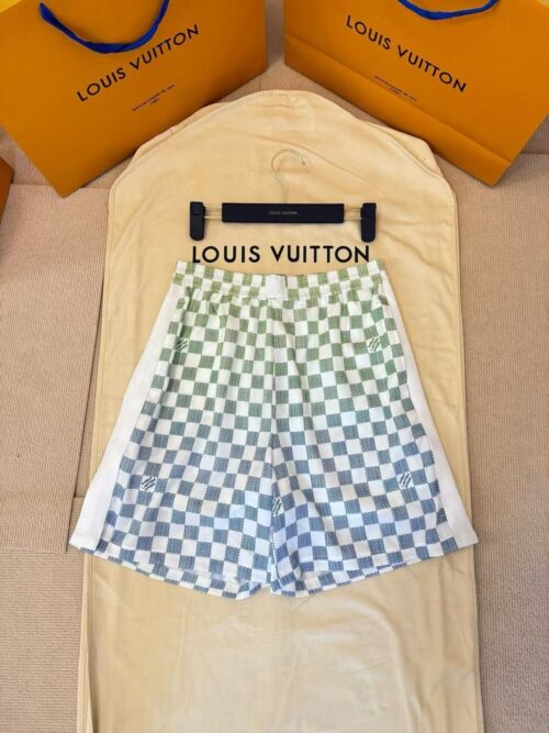 「#4408」LOUIS VUITTON gradient printed silk shorts