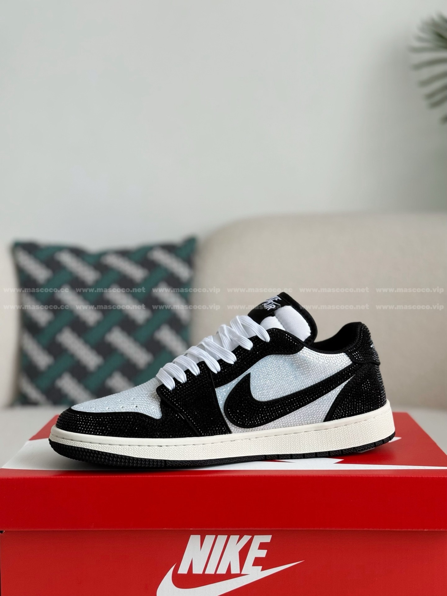 「#4539」Jordan 1 Hand-Set Rhinestones Low Sneakers - 图片 4