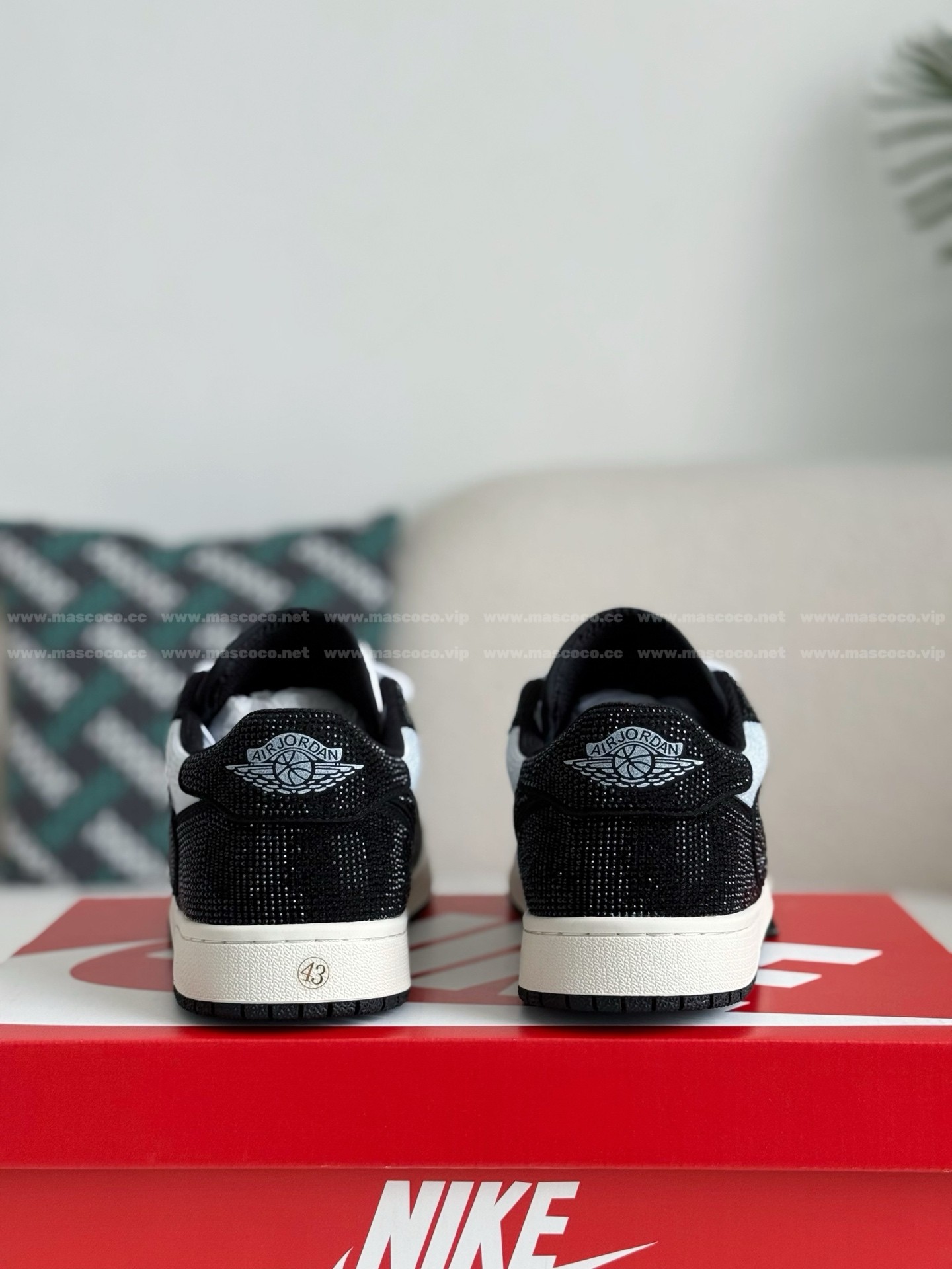 「#4539」Jordan 1 Hand-Set Rhinestones Low Sneakers - 图片 3