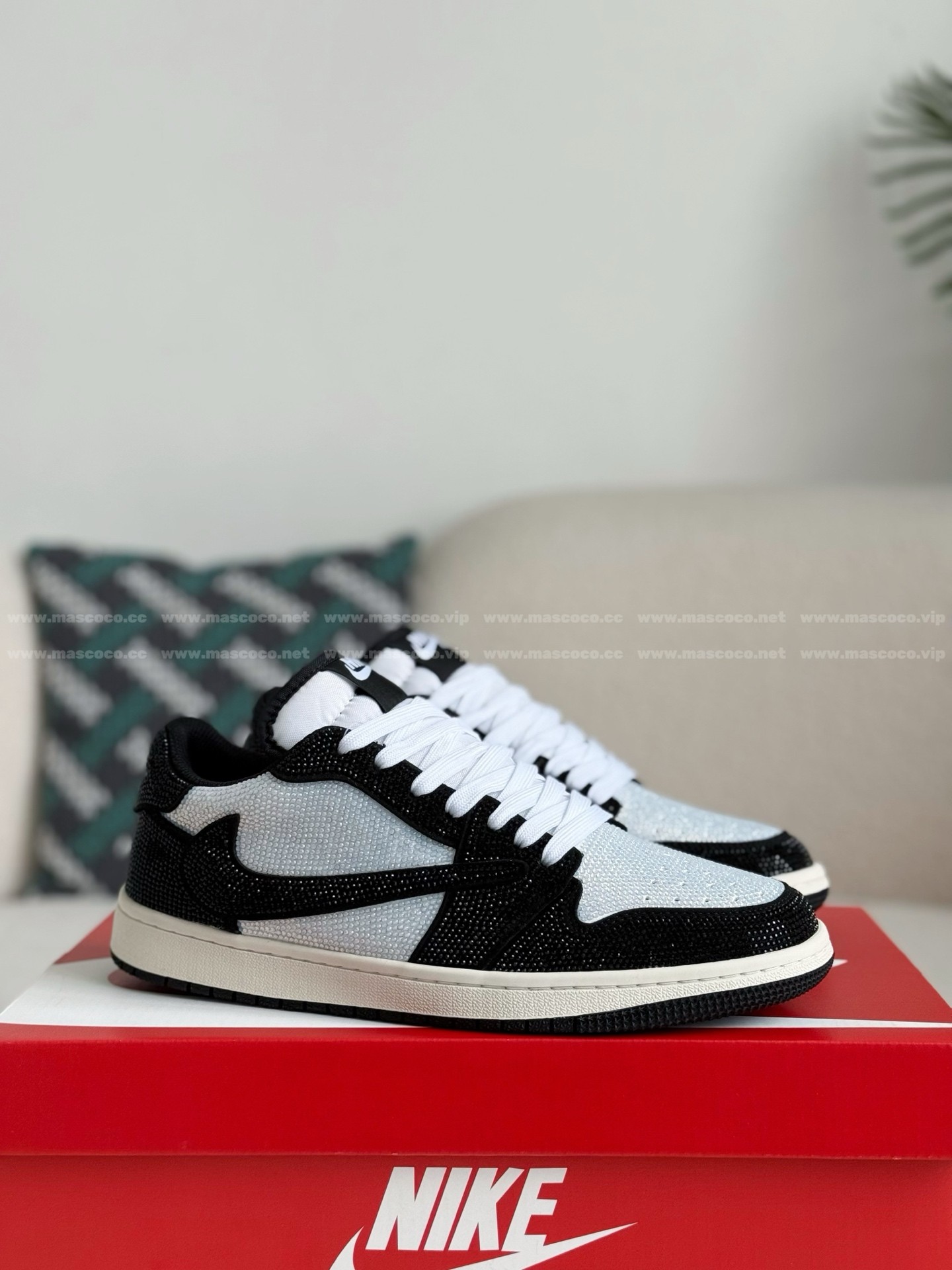 「#4539」Jordan 1 Hand-Set Rhinestones Low Sneakers - 图片 2