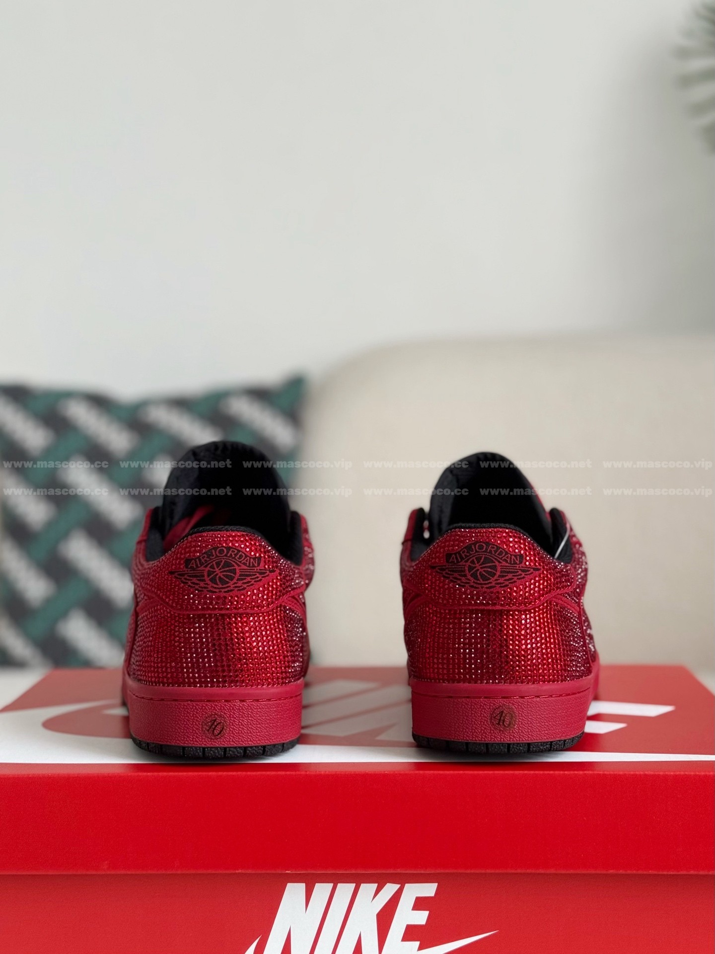 「#4545」Jordan 1 Hand-Set Rhinestones Low Sneakers - 图片 3