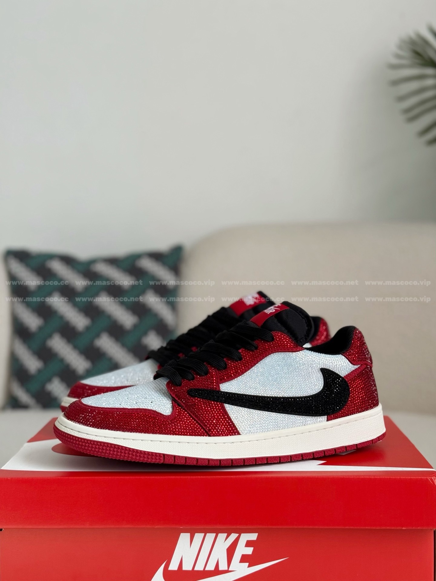 「#4547」Jordan 1 Hand-Set Rhinestones Low Sneakers