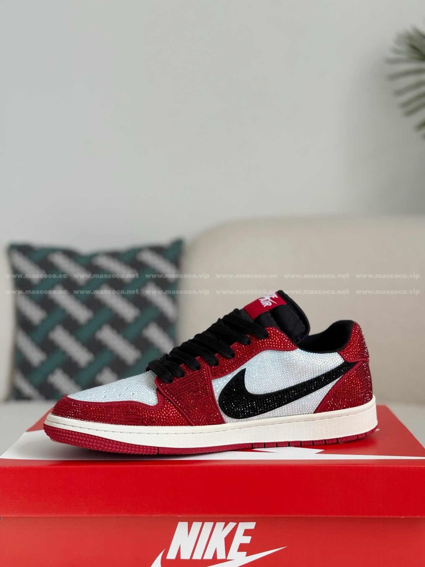 「#4547」Jordan 1 Hand-Set Rhinestones Low Sneakers - 图片 4