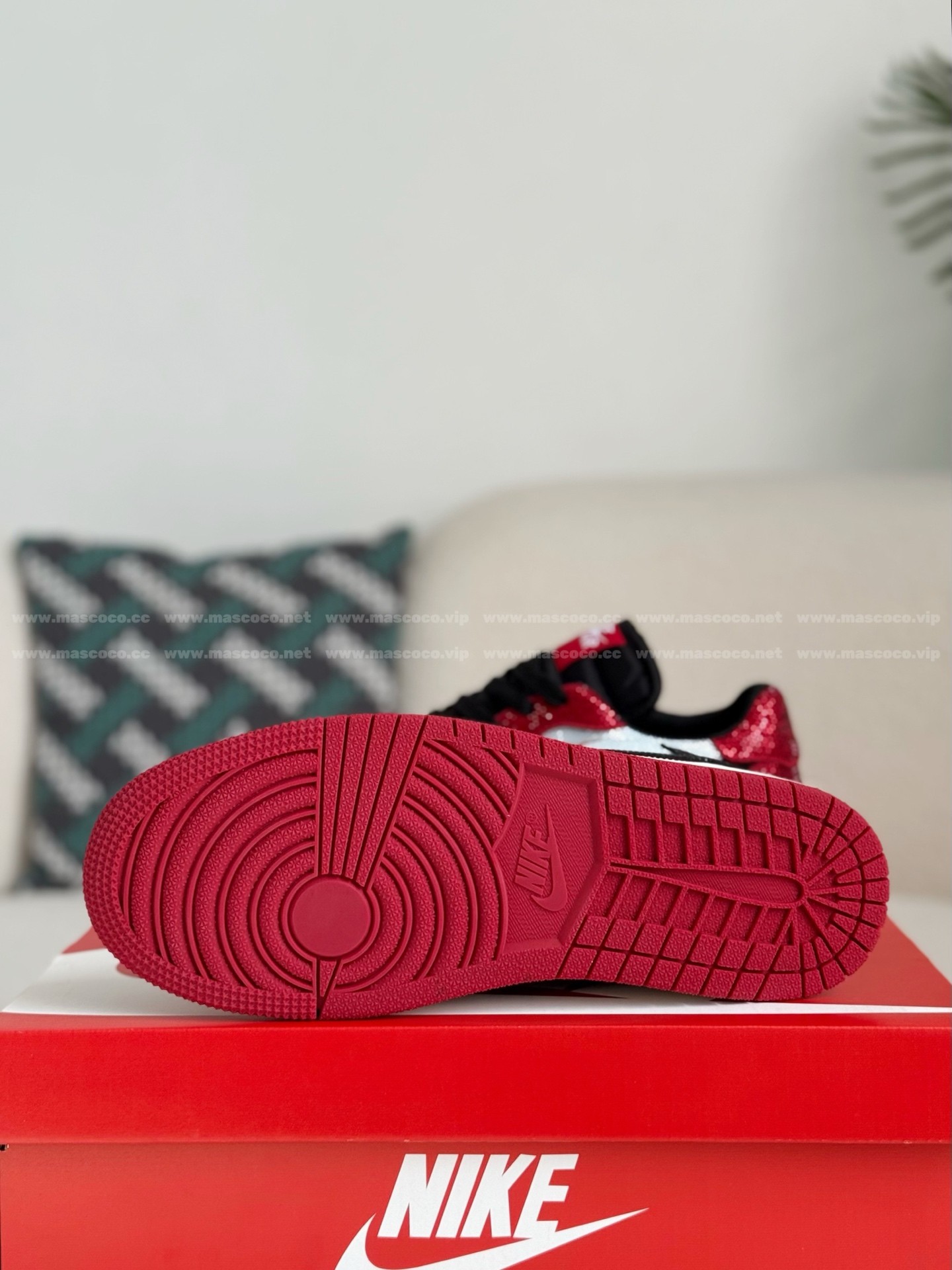 「#4547」Jordan 1 Hand-Set Rhinestones Low Sneakers - 图片 5