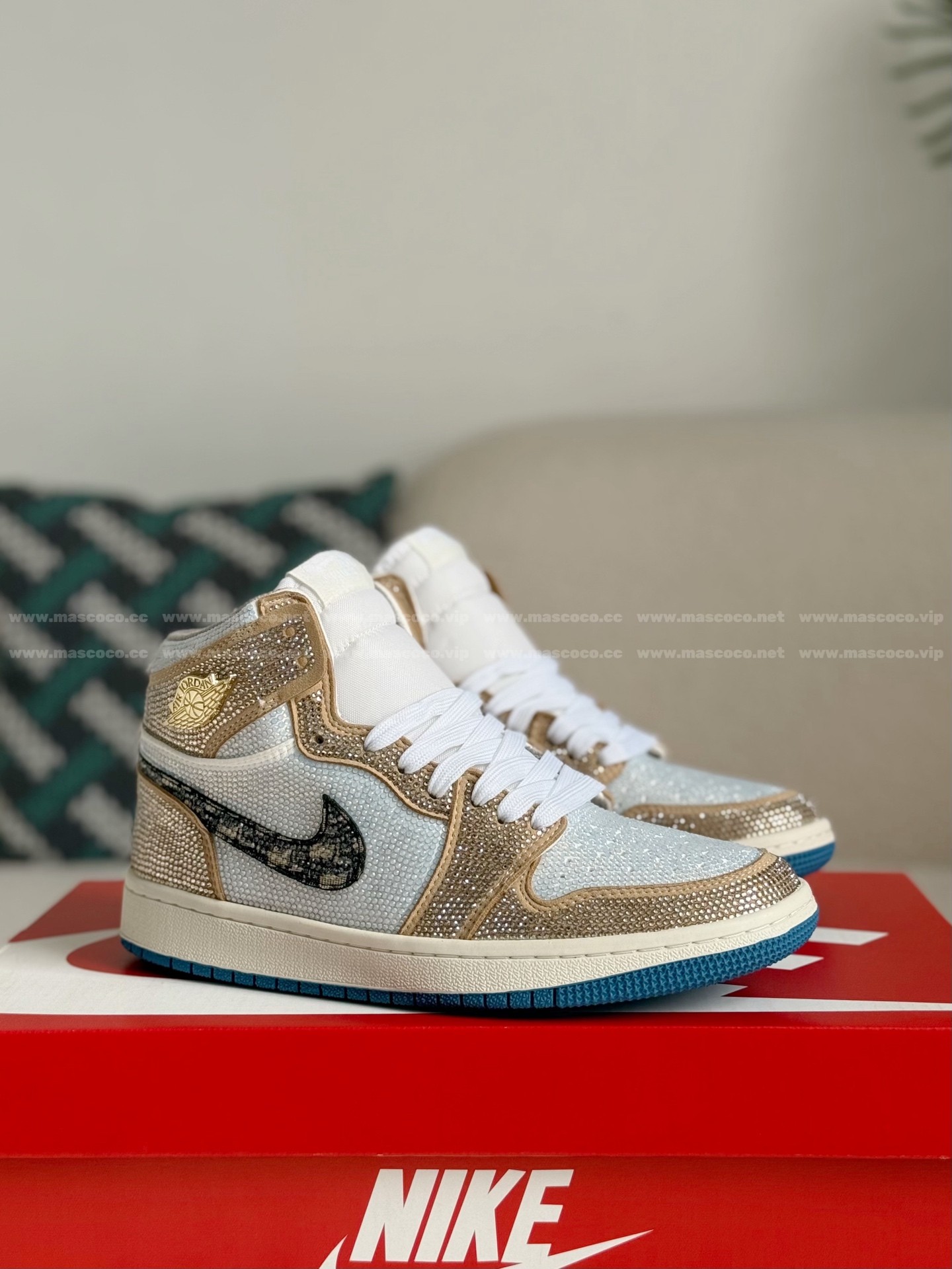 「#4555」Jordan 1 Hand-Set Rhinestones High Sneakers - 图片 2