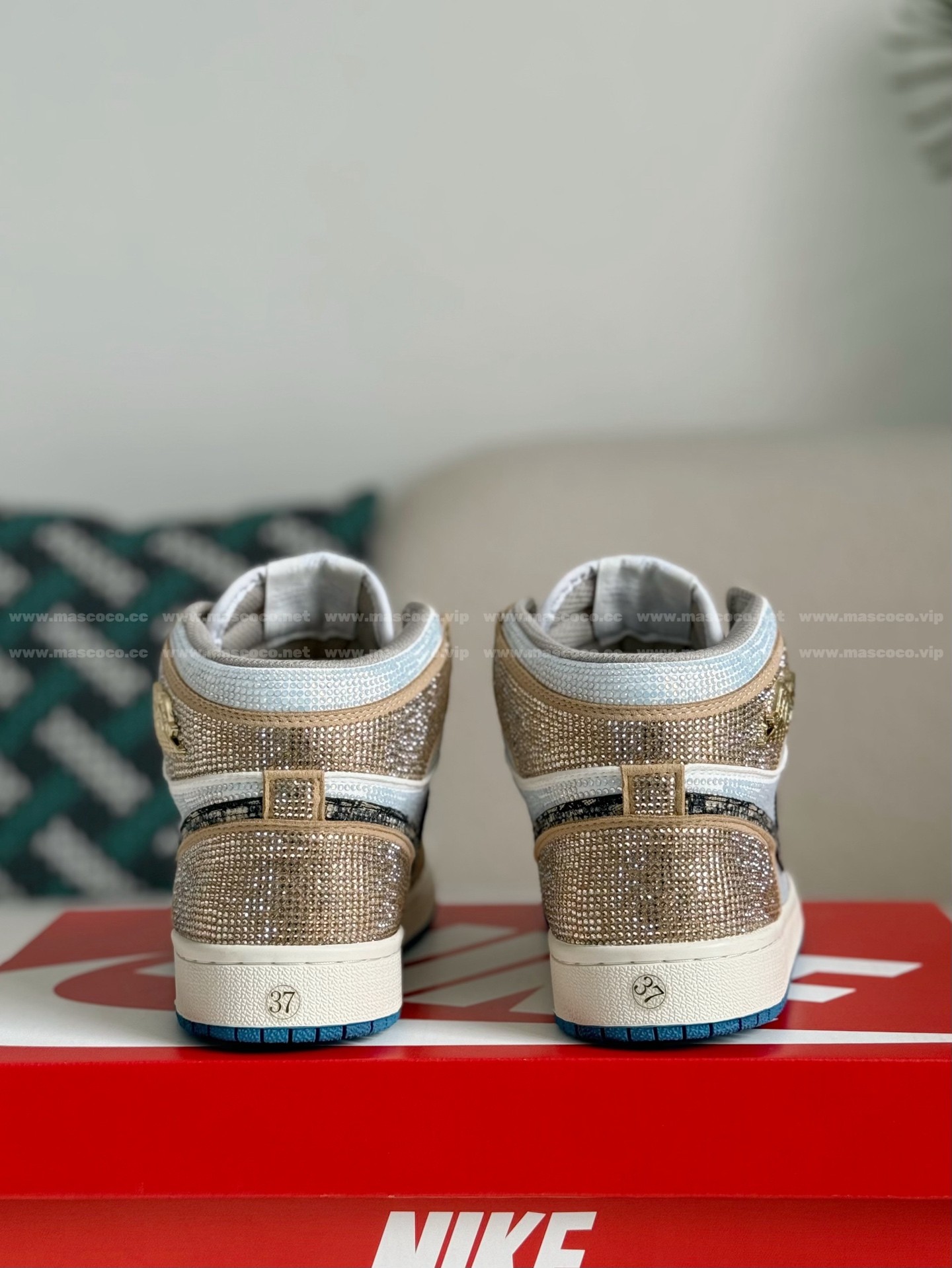 「#4555」Jordan 1 Hand-Set Rhinestones High Sneakers - 图片 3