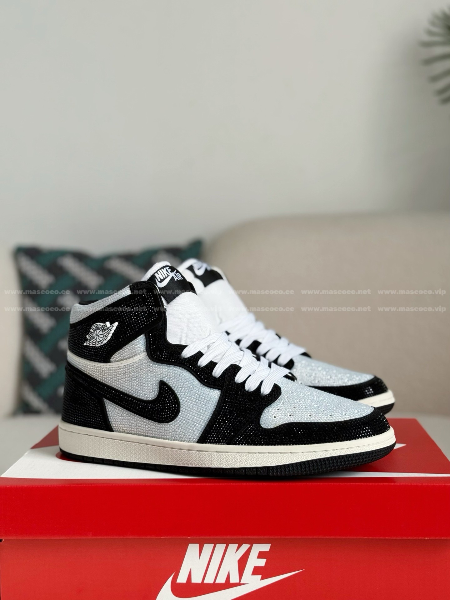 「#4557」Jordan 1 Hand-Set Rhinestones High Sneakers - 图片 2