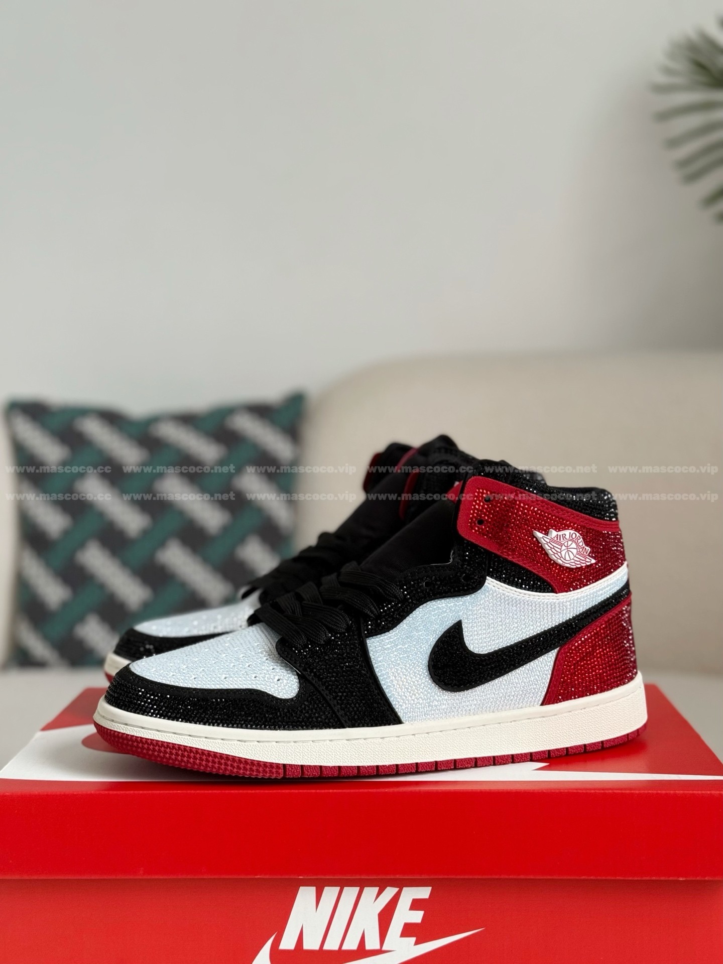 「#4560」Jordan 1 Hand-Set Rhinestones High Sneakers