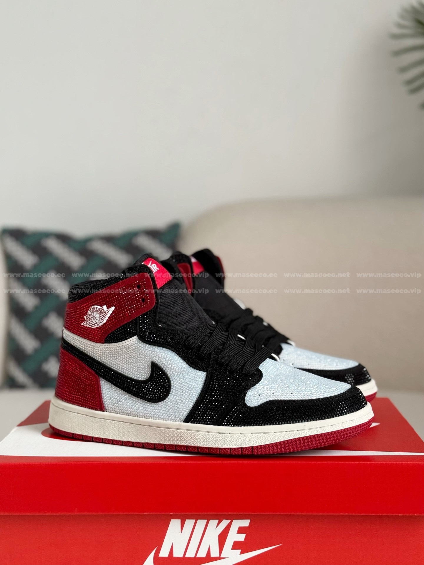 「#4560」Jordan 1 Hand-Set Rhinestones High Sneakers - 图片 2
