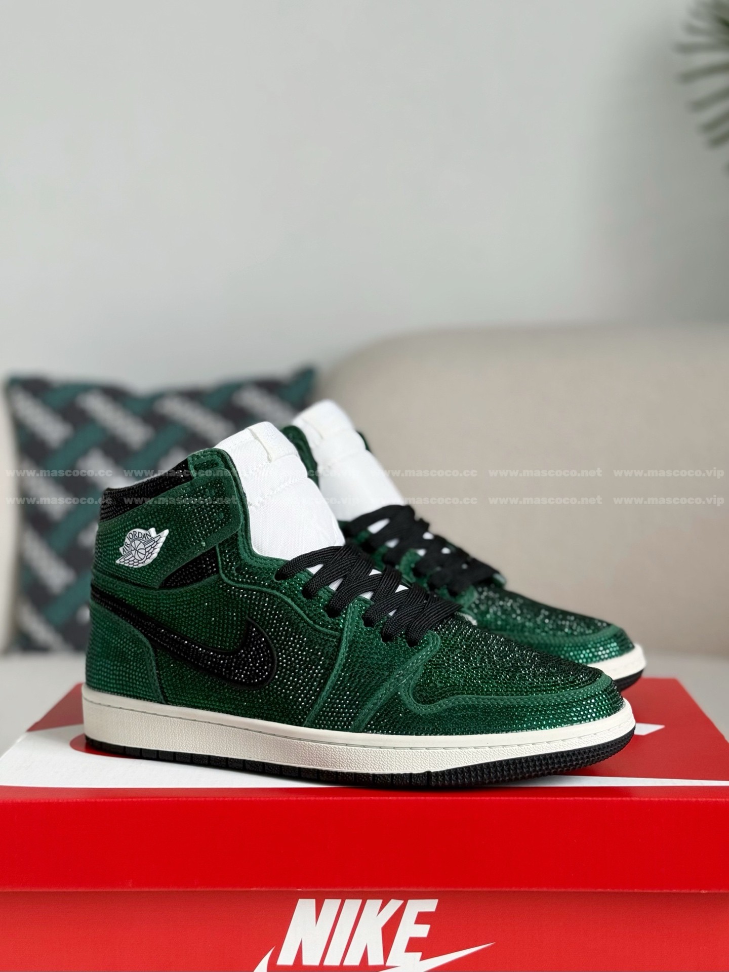 「#4563」Jordan 1 Hand-Set Rhinestones High Sneakers - 图片 2