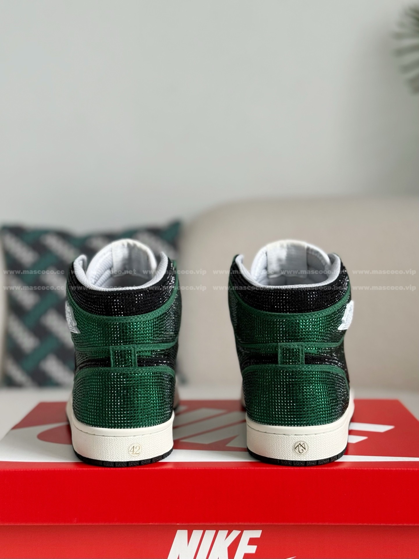 「#4563」Jordan 1 Hand-Set Rhinestones High Sneakers - 图片 3